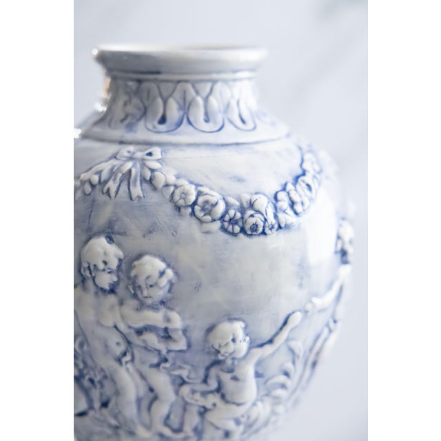Mid 20th Century Vintage Neoclassical Style Italian Blue Majolica Cherubs Vase For Sale - Image 5 of 10