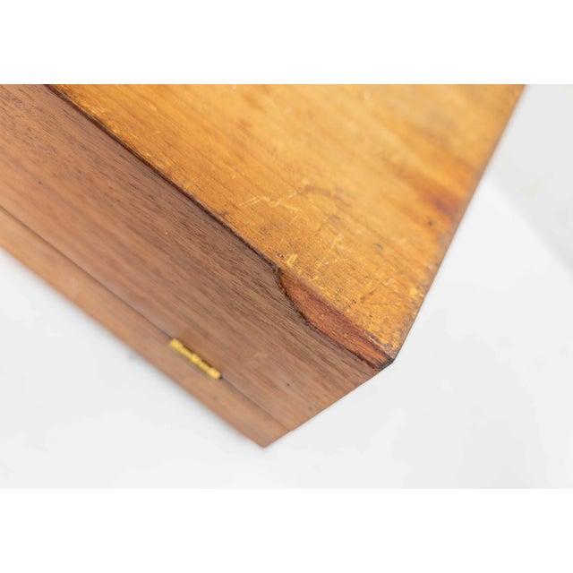 19th Century English or European Two-Tone Mahogany Satinwood Veneered Box For Sale - Image 17 of 17