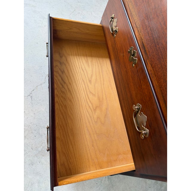 Wood Vintage Georgian Chippendale Style Solid Mahogany Four-Drawer Nightstand / Bachelor’s Chest For Sale - Image 7 of 12