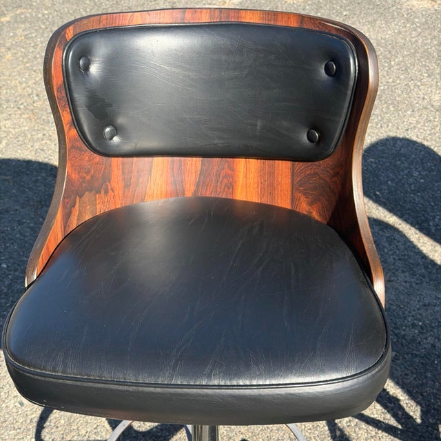 Mid-Century Modern Vintage Modern Daystrom Adjustable Black Bar Stools Molded Curved Backs Set 5 For Sale - Image 3 of 5