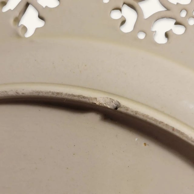 English Late 18th Century Reticulated Creamware Plate For Sale - Image 3 of 5