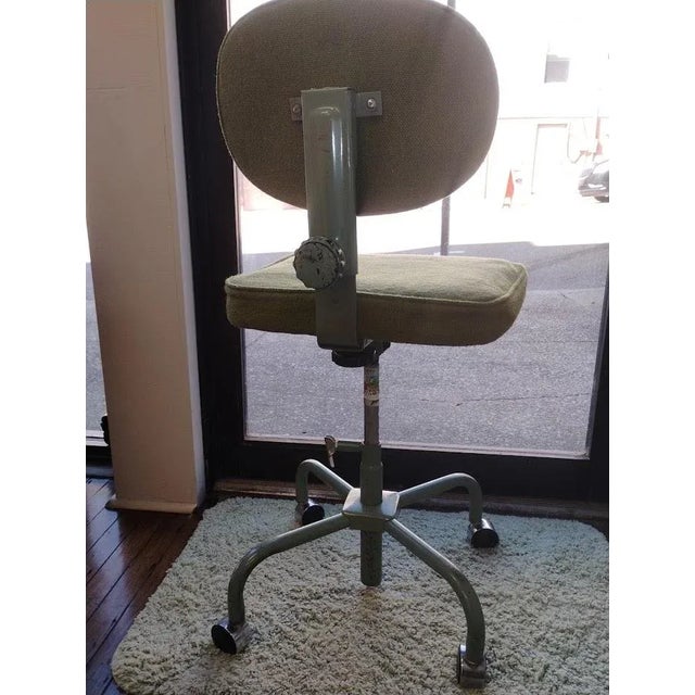 Mid-Century Modern 1970s Avocado Dept of Education MCM Industrial Rolling Chair For Sale - Image 3 of 13