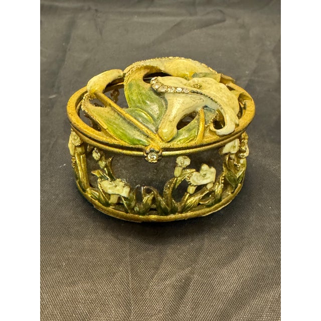 1980s Past Times Round Brass Calla Lily Trinket Box Enamel Rhinestone Art Nouveau VTG For Sale - Image 5 of 12