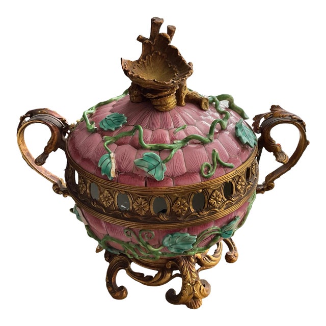 19th Century French Gilt-Bronze-Mounted Samson Porcelain Pot-Pourri Vase Att. To l'Escalier De Cristal, France For Sale