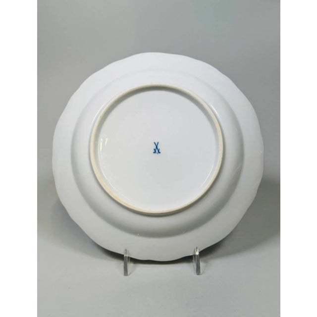 Ceramic Mid 20th Century Set of 6 Meissen Indian Pink Porcelain Dessert Plates, 8-Inch, Hand-Gilded For Sale - Image 7 of 9