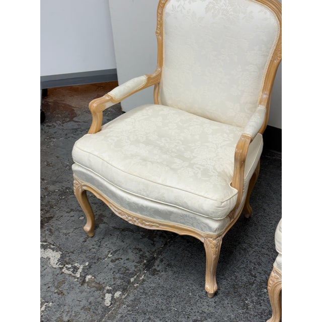 Ivory Sofa in S.r.l. Vintage Italian Louis XV Style Fauteuil Armchairs, Pair For Sale - Image 8 of 12