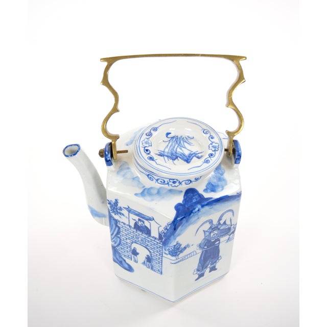 An impressive and unusually shape antique blue & white porcelain tea or coffee pot, made in England during the mid to late...