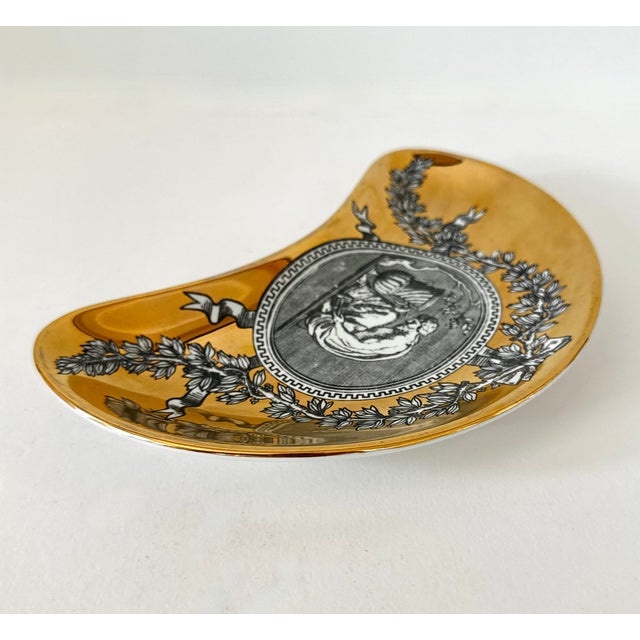 1960s Single Medaglioni Piero Fornasetti Gilt Porcelain Cresent Shaped Catchall Tray For Sale - Image 5 of 12
