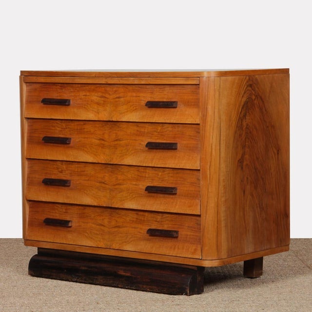 Walnut Chest of Drawers, 20th Century For Sale - Image 5 of 5