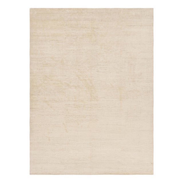 Hand-knotted in silk, this 9x12 contemporary rug from Rug & Kilim’s Texture of Color line is an inventive take on solid...