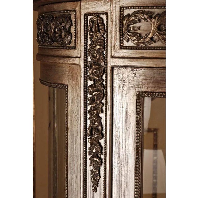 20th Century Louis XVI French Salon Vitrine For Sale - Image 6 of 11