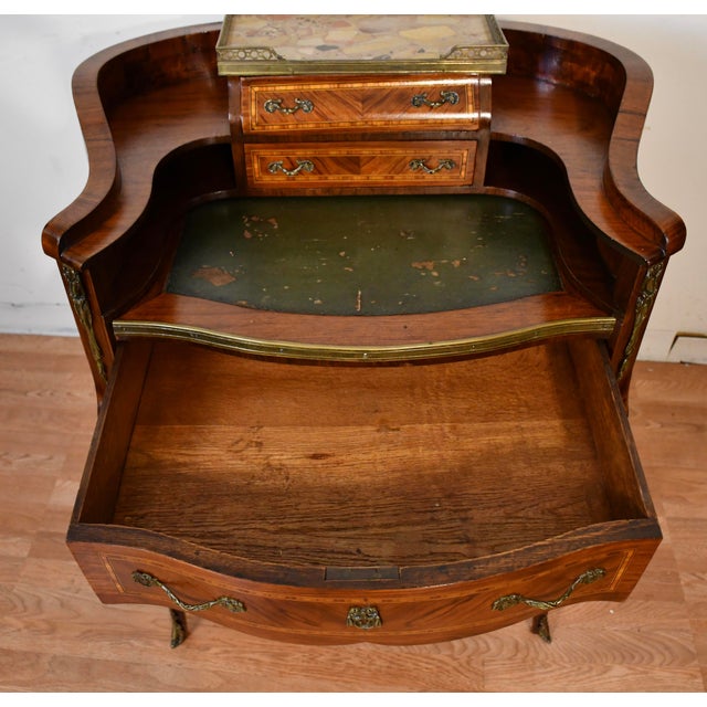 1900s Antique French Louis XV Walnut Inlaid Ladies Writing Desk / Bonheur-Du-Jour For Sale - Image 10 of 17