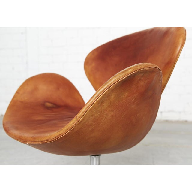 Swan Chair by Arne Jacobsen for Fritz Hansen, 2001 For Sale - Image 18 of 18