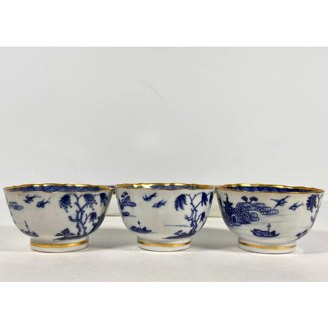 Blue 18th Century Chinese Export Blue & White Tea Bowls and Underplates With English Clobbering - Set of 5 For Sale - Image 8 of 13