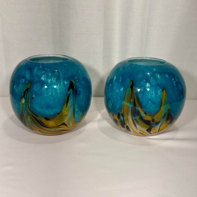 Late 20th Century Late 20th Century Palm Beach Regency Mdina Style Hand-Blown Mottled Cased Art Glass Globe Vases - A Pair For Sale - Image 5 of 10