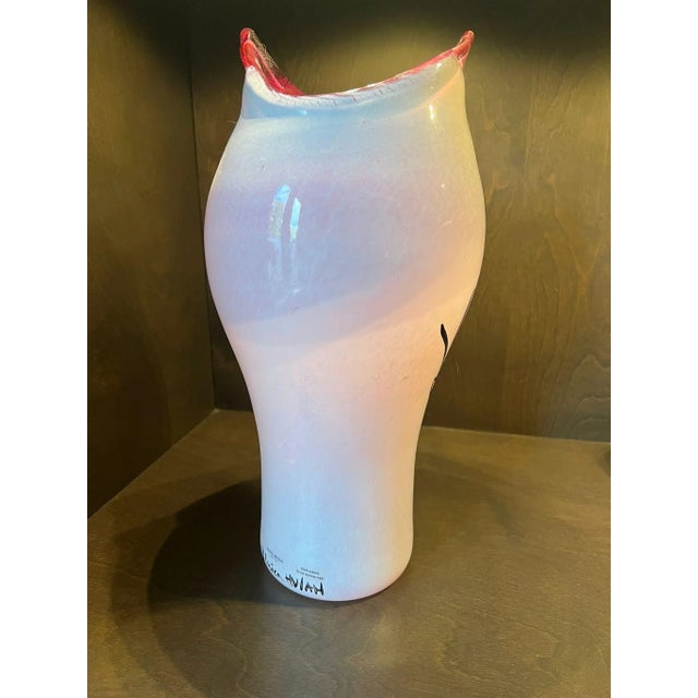 Ulrica Hydman-Vallien 1990s Kosta Boda Vase Open Minds" 33.5cm Pink Vase With Face Designed by Ulrica Hydman-Vallien, Snake, Collectable, Signature, Art Glass For Sale - Image 4 of 5