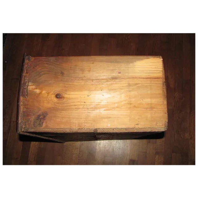 Antique English Walnut George II Chest of Drawers Circa 1730 For Sale - Image 9 of 12