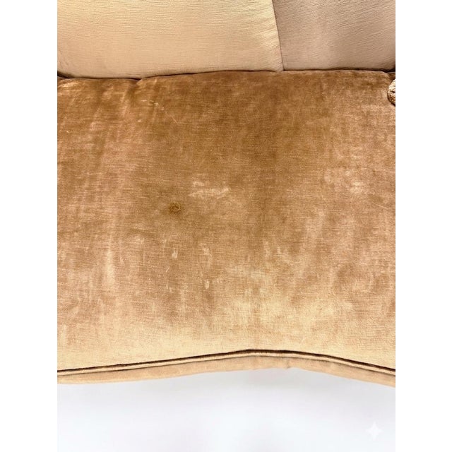 1990s Vintage 90s Walter E. Smithe Gold Velvet Channel Back Chaise Lounge With Bullion Fringe For Sale - Image 5 of 12