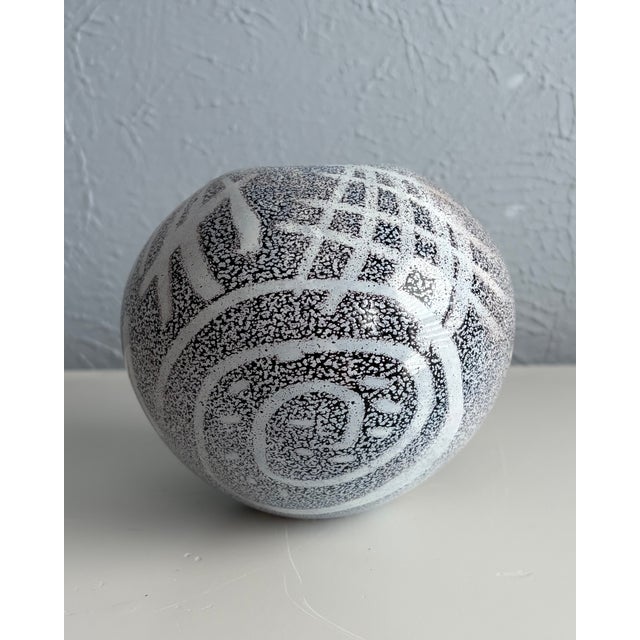 Black & White Abstract Art Glass Globe Vase Signed Kaptur For Sale - Image 4 of 9
