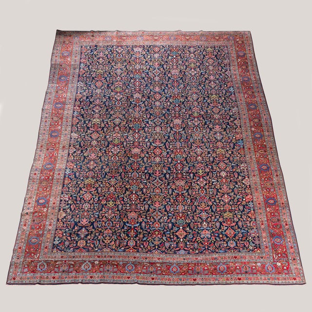 Antique Middle Eastern Mashad Rug, 1890s, in Good conditions. Designed 1890 to 1919