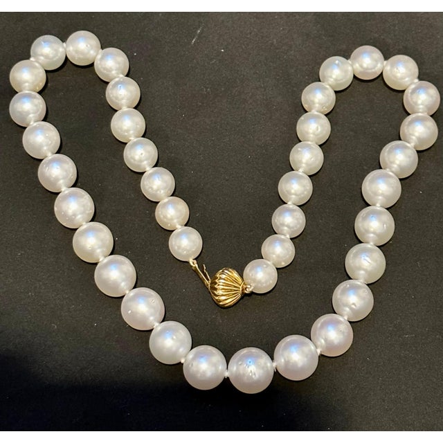 Graduating White South Sea Pearls 9-12mm Strand Necklace 14 Kt Yellow Gold Clasp For Sale - Image 4 of 18