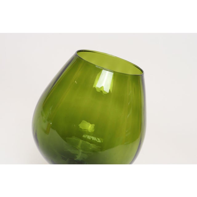 Italian Modernist Empoli Blown Green Glass Optic Balloon Vase For Sale In New York - Image 6 of 10