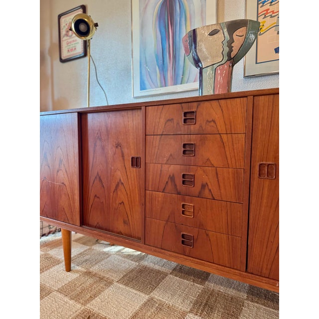 A Stunning Classic Danish Mid Century Modern Teak Sideboard, Circa 1960s. For Sale In Houston - Image 6 of 12