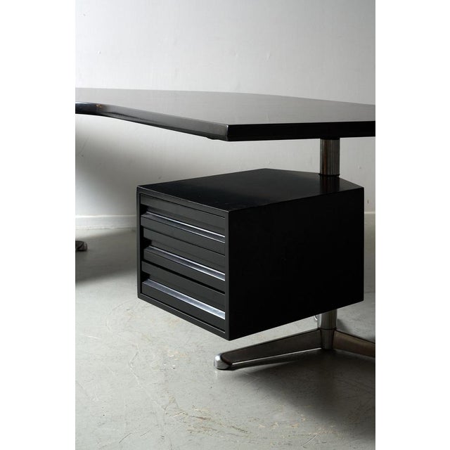 Tecno Black Boomerang Executive Desk attributed to Osvaldo Borsani for Tecno, 1960s For Sale - Image 4 of 12