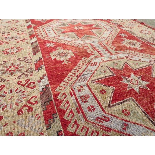Galerie Shabab Collection Mid-20th Century Handmade Turkish Anatolian Gallery Carpet For Sale In New York - Image 6 of 10