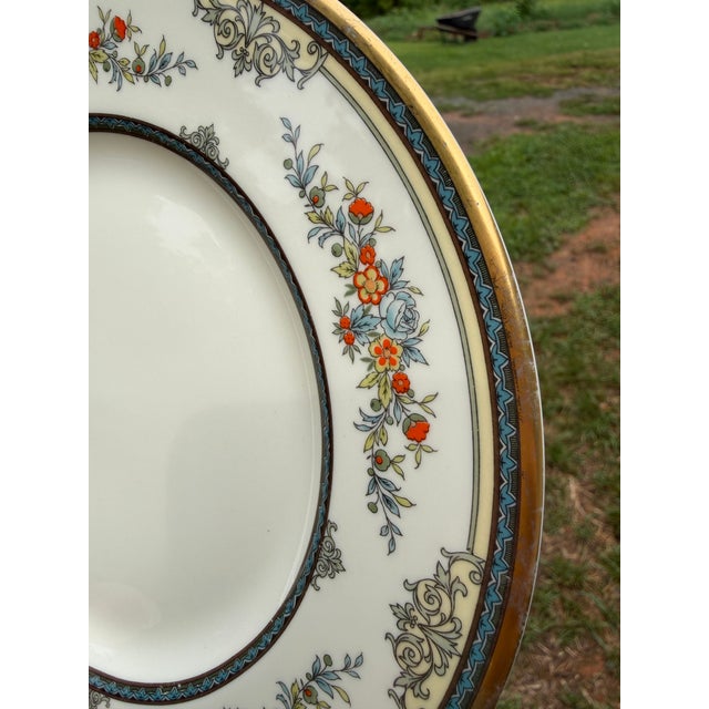 The product is a vintage 28 piece Minton Stanwood fine bone china place setting, consisting of 10 dinner plates, 10 salad...