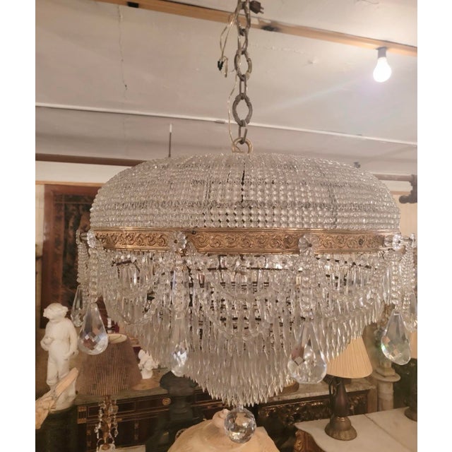 Wedding cake chandeliers, also known as tiered chandeliers, gained popularity in the early to mid-20th century,...