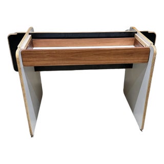 Custom Desk Soft Edges VDG 26 Pr For Sale