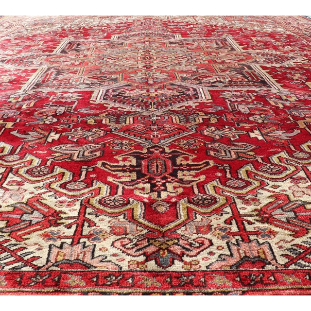 1950s Vintage Heriz With Geometric Diamond Design in Reds, Ivory, Blue, Light Yellow Green & Charcoal For Sale - Image 5 of 13