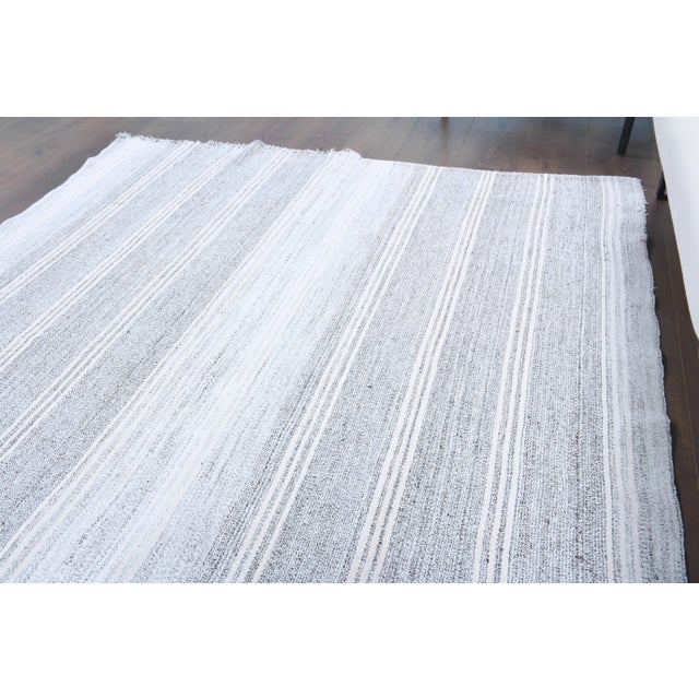 1970s Vintage Turkish Oushak Handmade Wool Cotton White Kilim Area Rug For Sale - Image 5 of 11