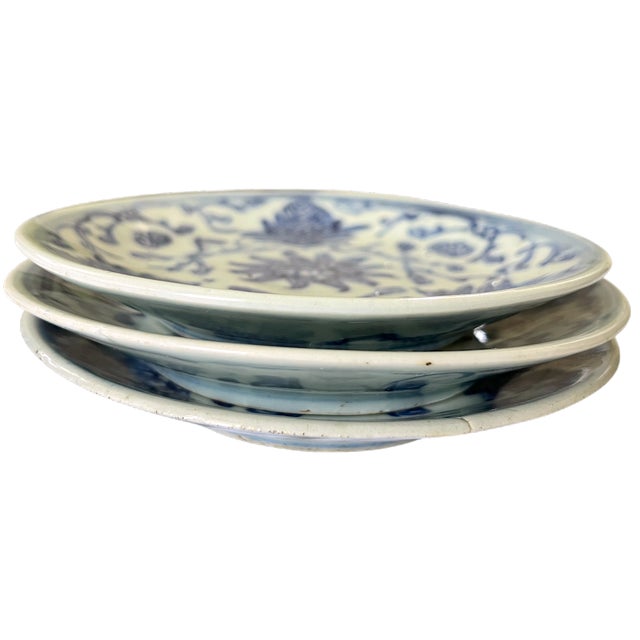 19th Century Daoguang Era Chinese Blue & White Floral Porcelain Plates – Set of 3 For Sale In Jacksonville, FL - Image 6 of 8