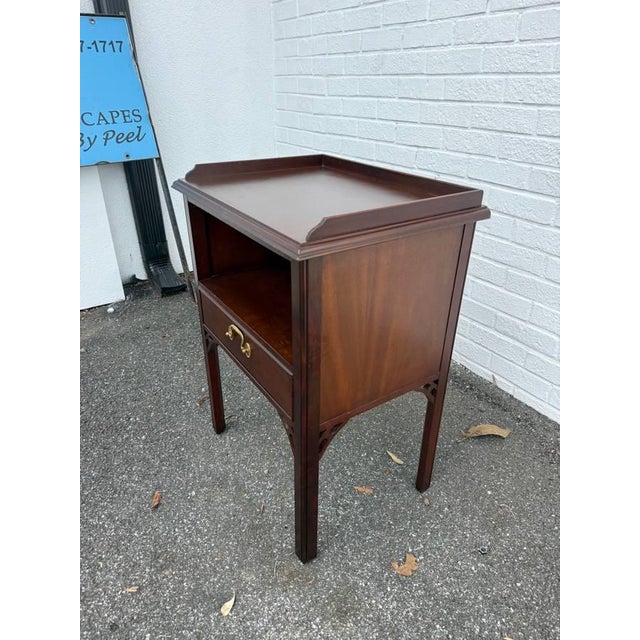 Councill Furniture Late 20th Century Pair of Councill Craftsmen Mahogany Chippendale Style Fretwork Nightstands For Sale - Image 4 of 16