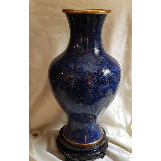 1980s Chinese Blue Cloisonne Floral Enameled Vase 20thC. For Sale - Image 5 of 7
