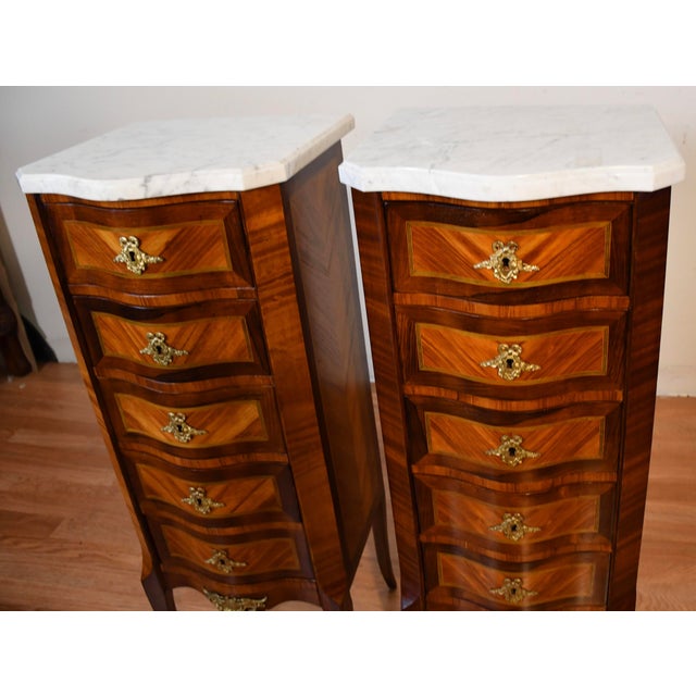 1900s Pair Antique French Louis XV Walnut & Satinwood Marble Top Lingerie Stands For Sale - Image 4 of 18