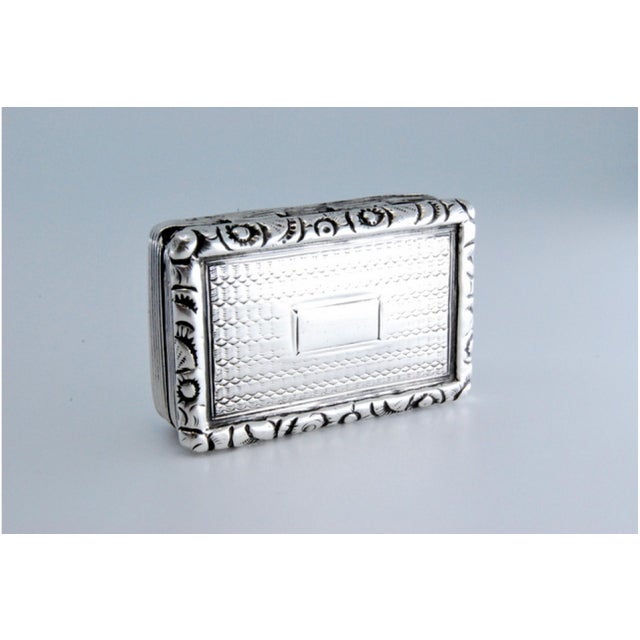 George IV Embossed Silver and Gold Vinaigrette Box, in Very Good conditions. Designed before 1890 This piece has an...