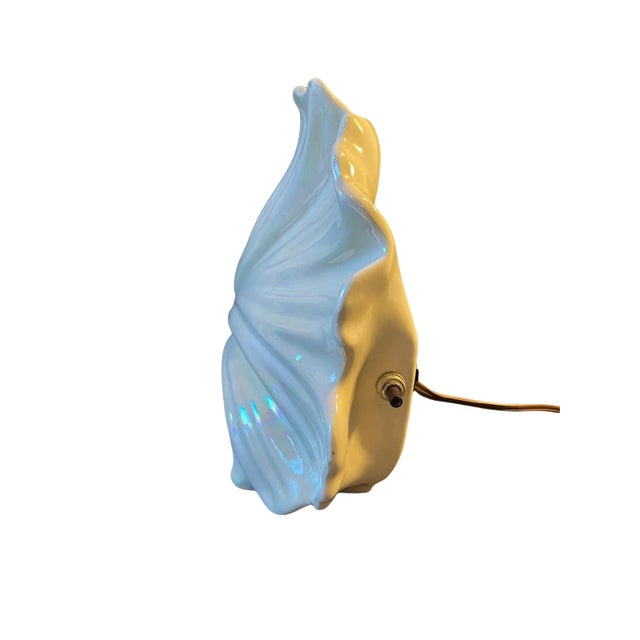 Art Deco Ceramic Shell Vintage Lamp Lovely textured ceramic with glossy white glaze Original electrical plug works perfect