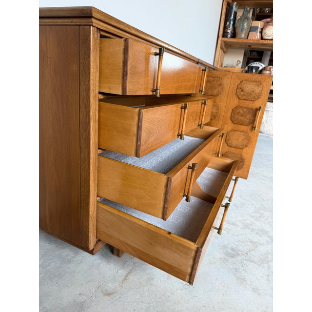 Long Mid Century Modern Thomasville Tamerlane Walnut Bar Credenza Sideboard Cabinet For Sale - Image 15 of 18