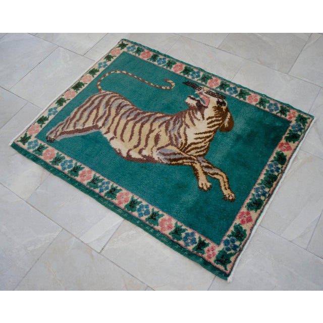 1980s Hand-Knotted Small Turkish Rug, Tiger on Attack Theme Wellcome Mat Entry Decor - 33" X 44" For Sale - Image 4 of 14