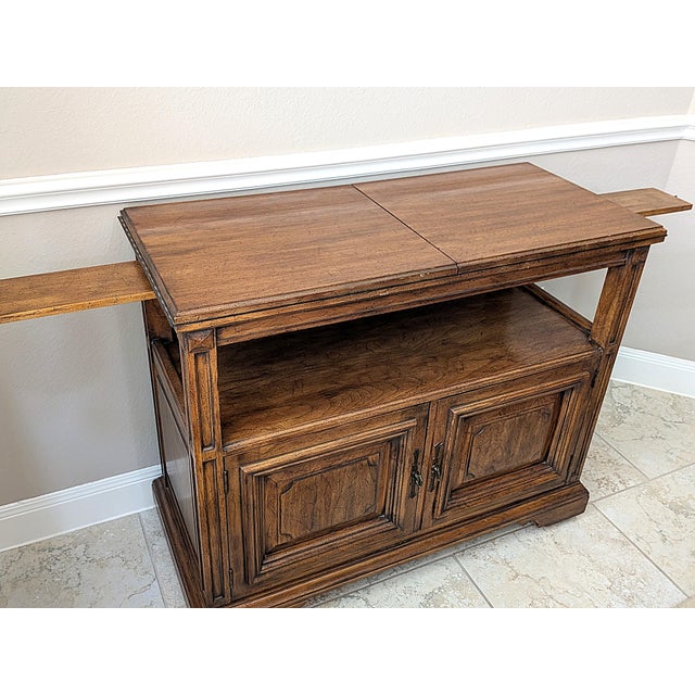 Vintage 70s American Traditional Walnut Flip-Top Rolling Server Console For Sale - Image 12 of 12