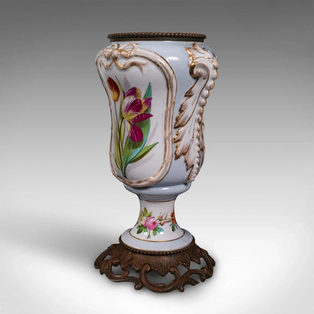 1900s Antique Victorian French Ceramic Mantlepiece Vase For Sale - Image 6 of 13