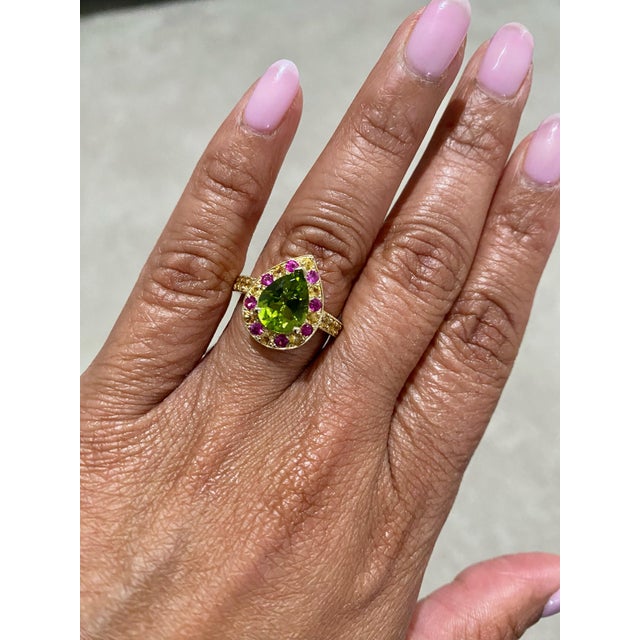 3.16 Carat Peridot Sapphire Yellow Gold Engagement Ring Size 7 For Sale In Los Angeles - Image 6 of 9