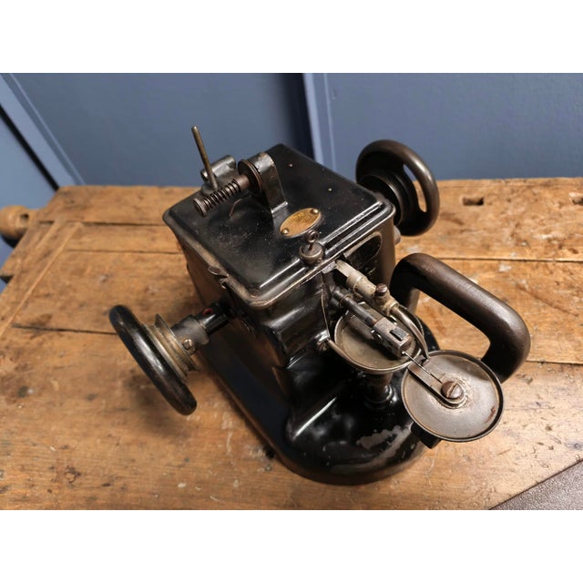 Black Hat Makers or Fur Makers Sewing Machine, 1920s For Sale - Image 8 of 18