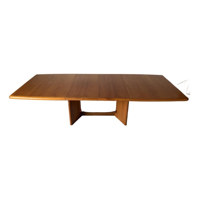 1970s Mid-Century Danish Modern Ansager Møbler Teak Expandable Dining Table With Two Leaves For Sale