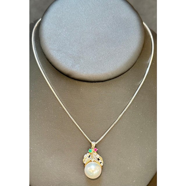 Gemstone 14mm South Sea Cultured Pearl & Diamond 18 K Gold Two Tone Pendant + Chain 14 KG For Sale - Image 7 of 18