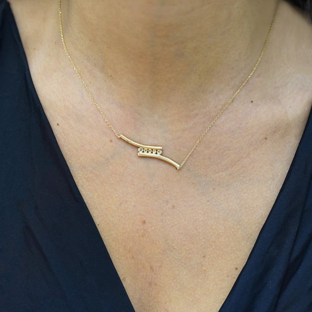 Curved Double Bar 14k Gold Station Necklace 0.25 CTW Round Diamond For Sale In Miami - Image 6 of 6