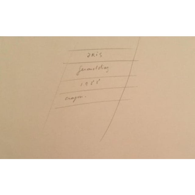 This drawing is a view of a garden. In the background, we see a high base topped by a statue of a 19th century figure...